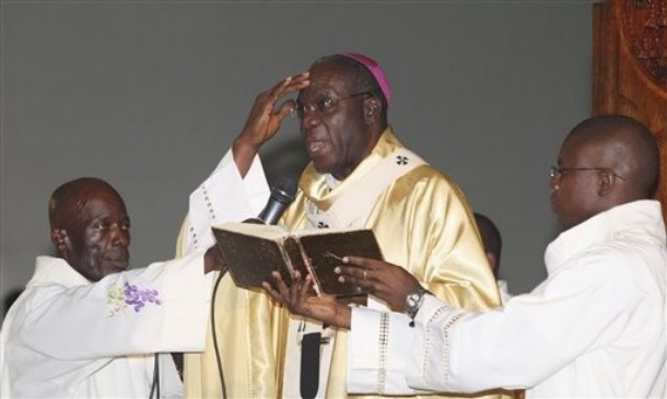 Triste Noël pour la paix quand la Côte d`Ivoire court vers le 